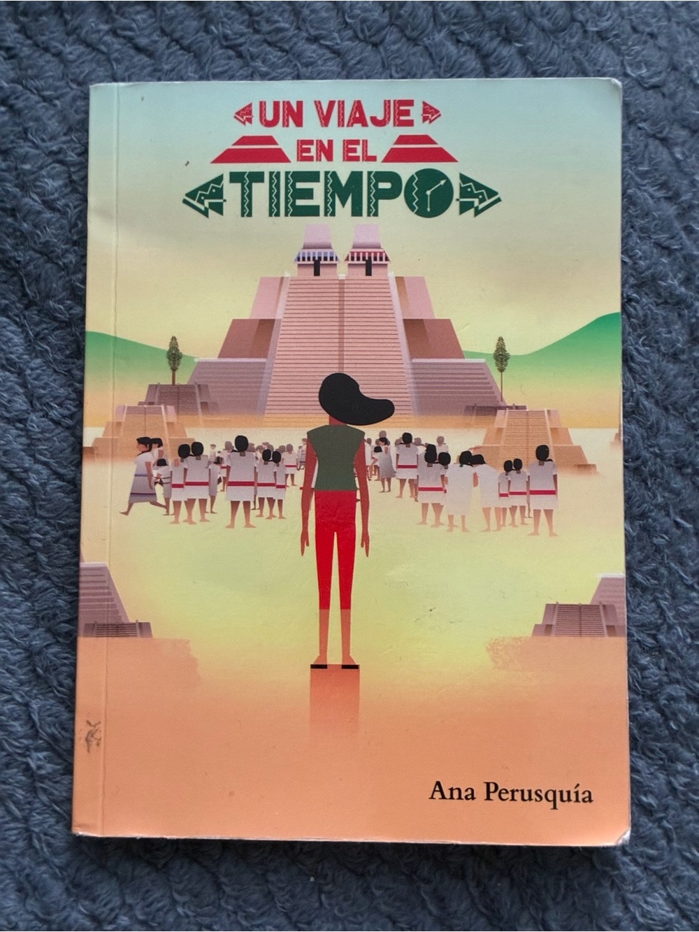 Un Viaje en el Tiempo by Ana Perusquía — Orange & Green Cover